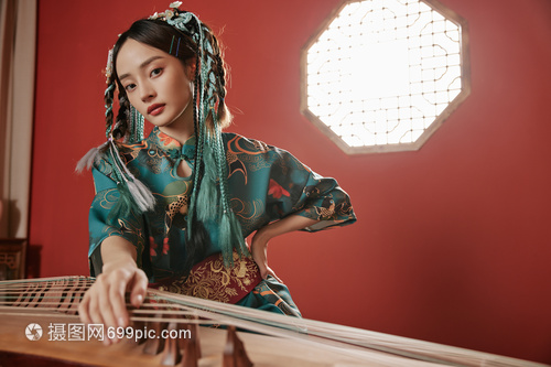 雅韻新傳 當(dāng)國(guó)風(fēng)美女邂逅古箏，專業(yè)攝像如何定格東方美學(xué)